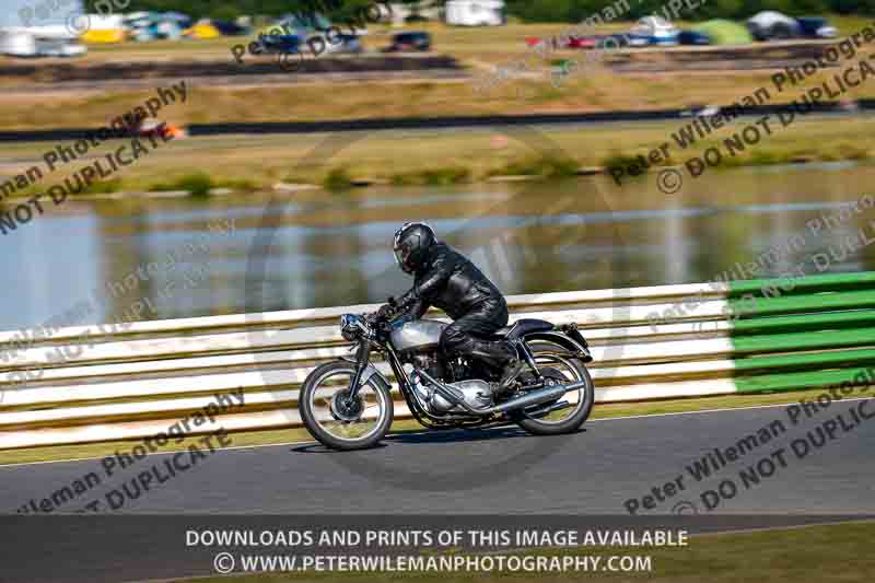 Vintage motorcycle club;eventdigitalimages;mallory park;mallory park trackday photographs;no limits trackdays;peter wileman photography;trackday digital images;trackday photos;vmcc festival 1000 bikes photographs